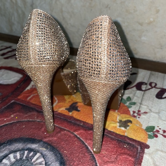 Jessica Simpson Shoes - Jessica Simpson Rose Gold Heels